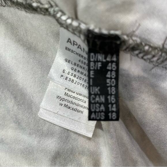 Apanage Grey and White Ruched 3/4 Sleeve Top Size 14 V-Neck Studded Tee - Picture 9 of 10